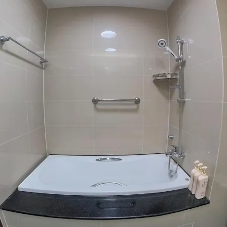 The Kris Cozy 2-Bedrooms Apartment Patong Exterior photo