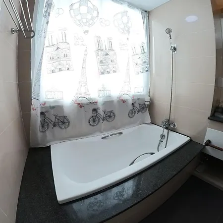 The Kris Cozy 2-Bedrooms Apartment Patong Exterior photo