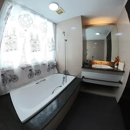 The Kris Cozy 2-Bedrooms Apartment Patong Exterior photo