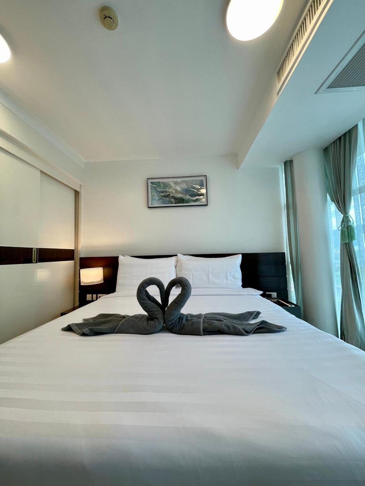 The Kris Cozy 2-bedrooms