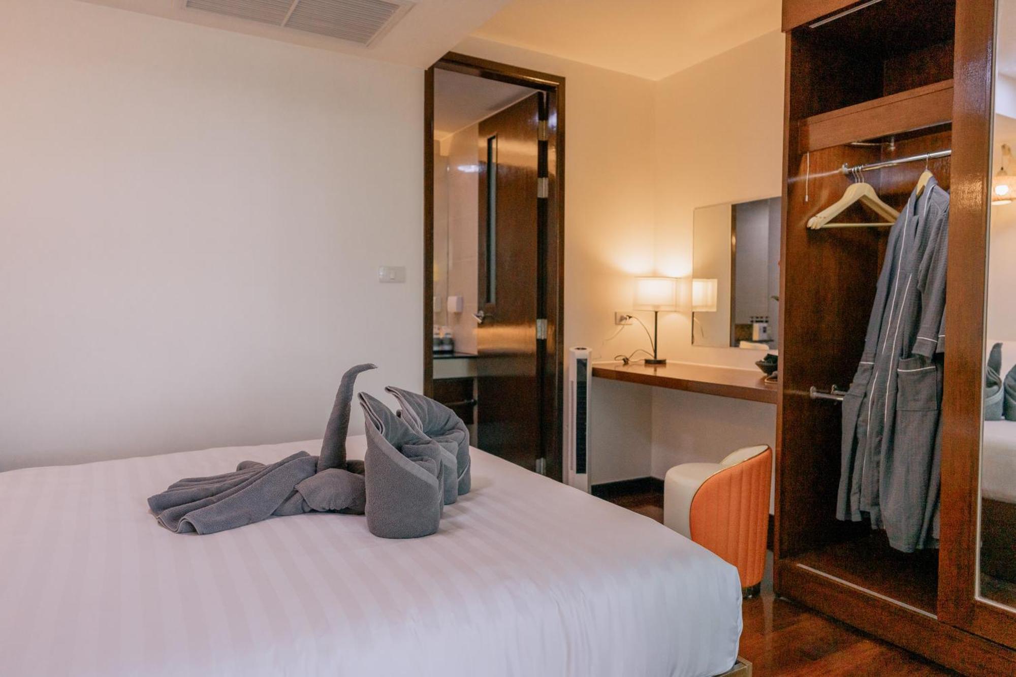 The Kris Cozy 2-bedrooms
